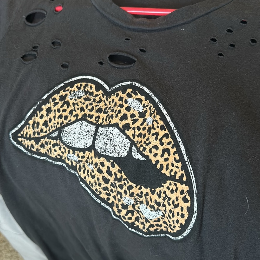 Zutter Cheetah Smile Rip Tee. - Picture 4 of 4